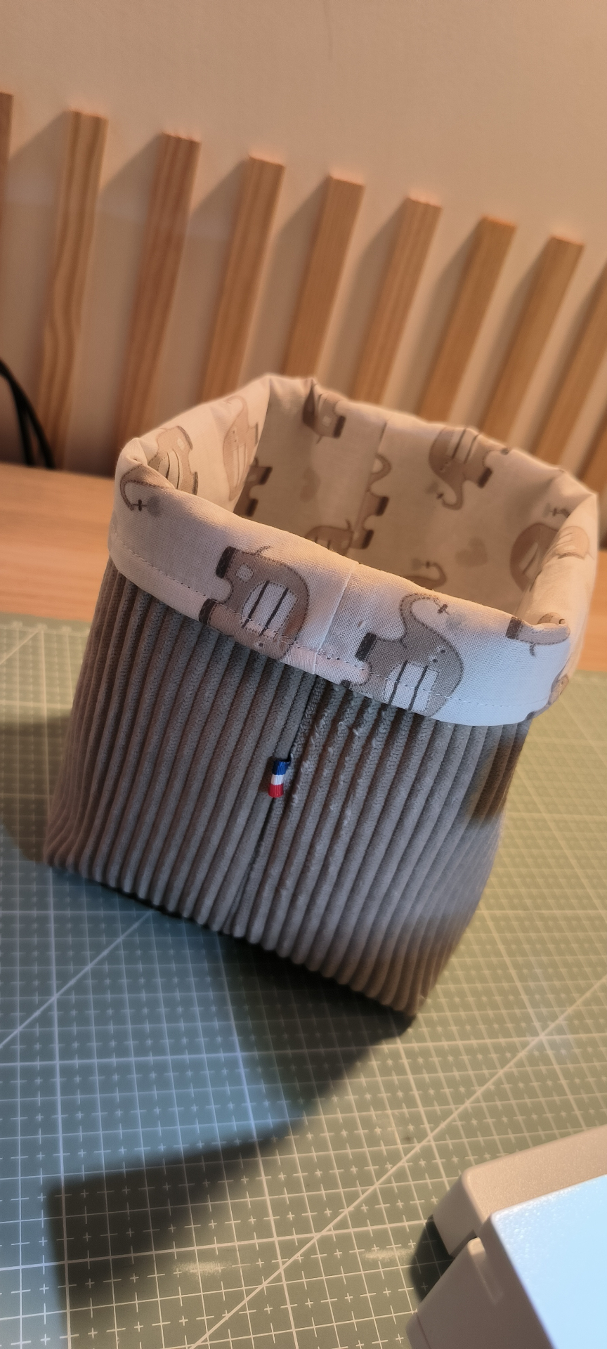 Panier gris éléphants