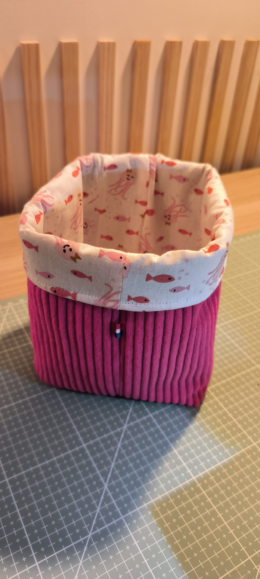 Panier fuchsia poissons